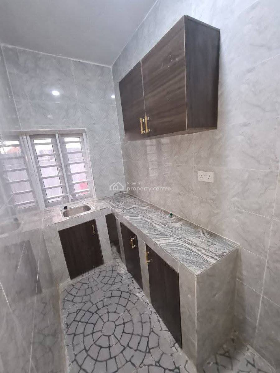 3 Bedroom Apartments, Jibowu, Yaba, Lagos, Mini Flat (room and Parlour) for Rent