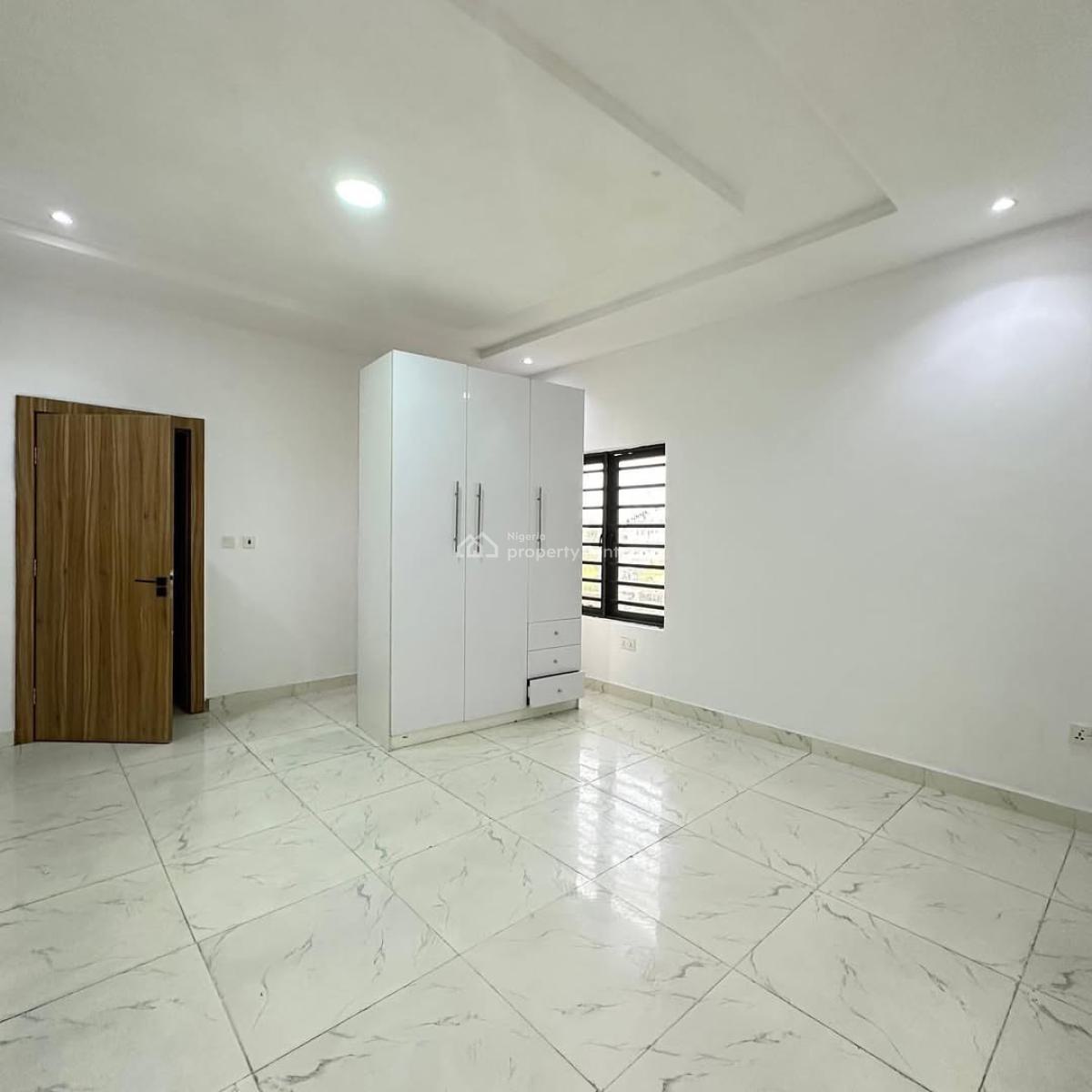 Spacious 2 Bedroom Apartment, Off Freedom Way, Lekki Phase 1, Lekki, Lagos, Flat / Apartment for Sale