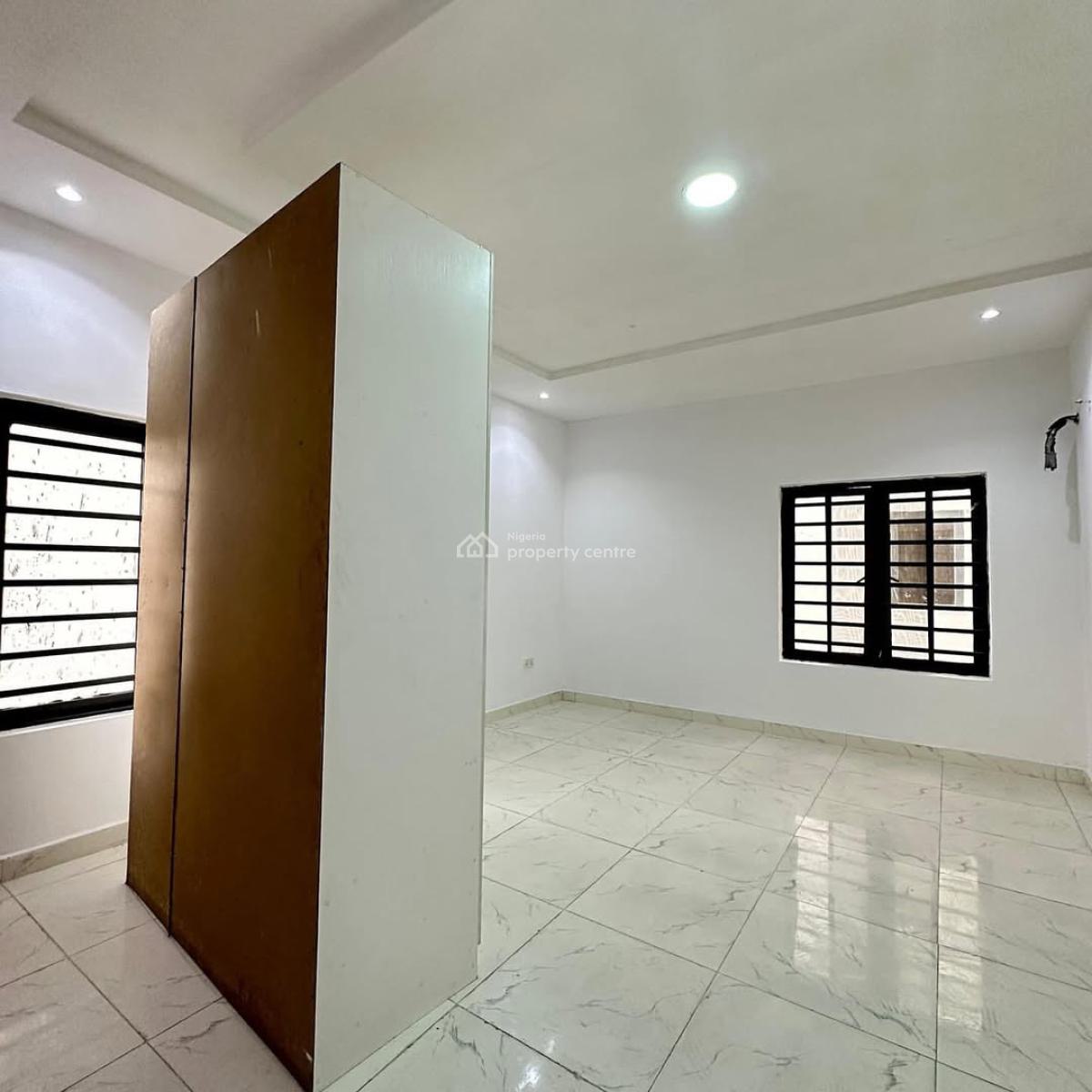 Spacious 2 Bedroom Apartment, Off Freedom Way, Lekki Phase 1, Lekki, Lagos, Flat / Apartment for Sale