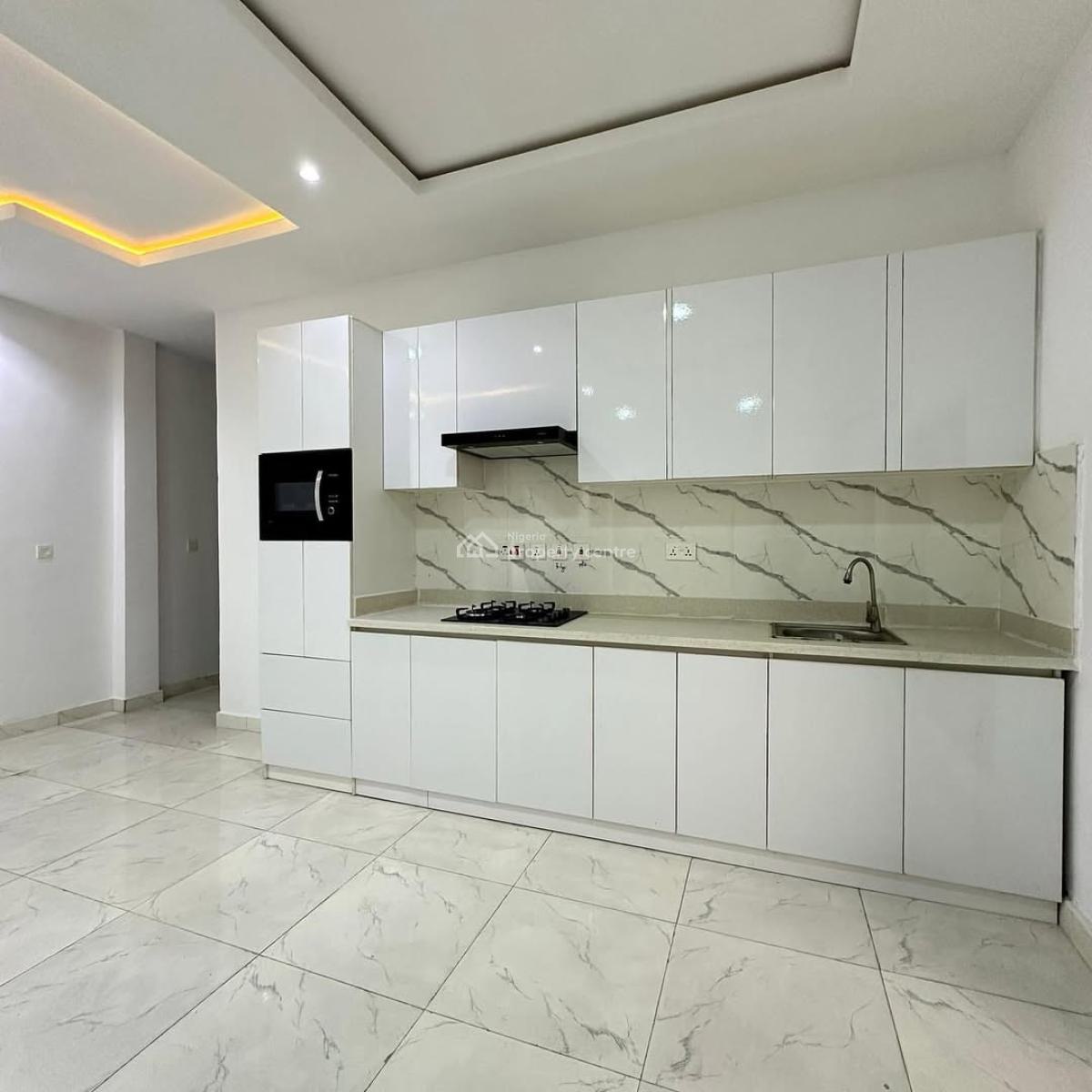 Spacious 2 Bedroom Apartment, Off Freedom Way, Lekki Phase 1, Lekki, Lagos, Flat / Apartment for Sale