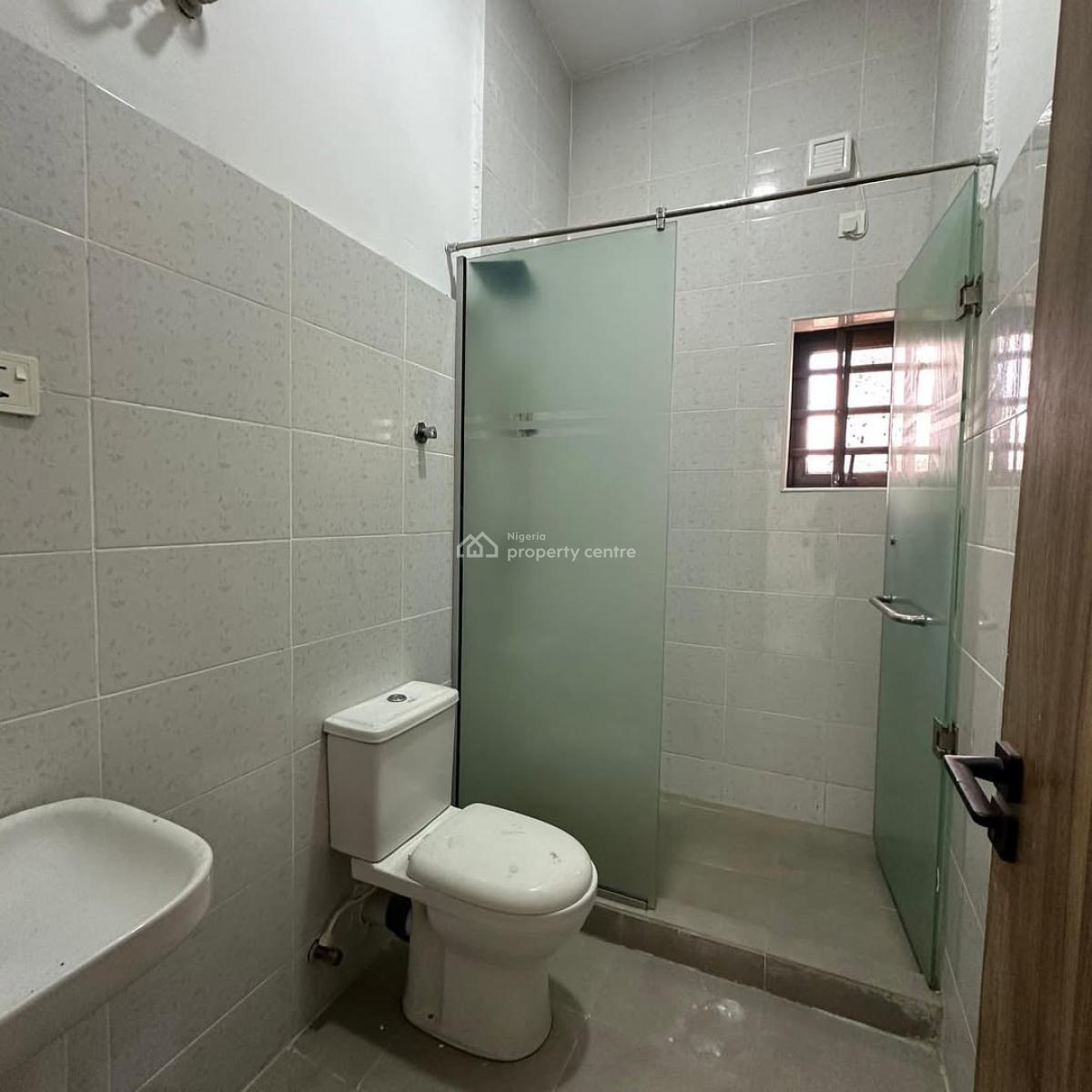 Spacious 2 Bedroom Apartment, Off Freedom Way, Lekki Phase 1, Lekki, Lagos, Flat / Apartment for Sale