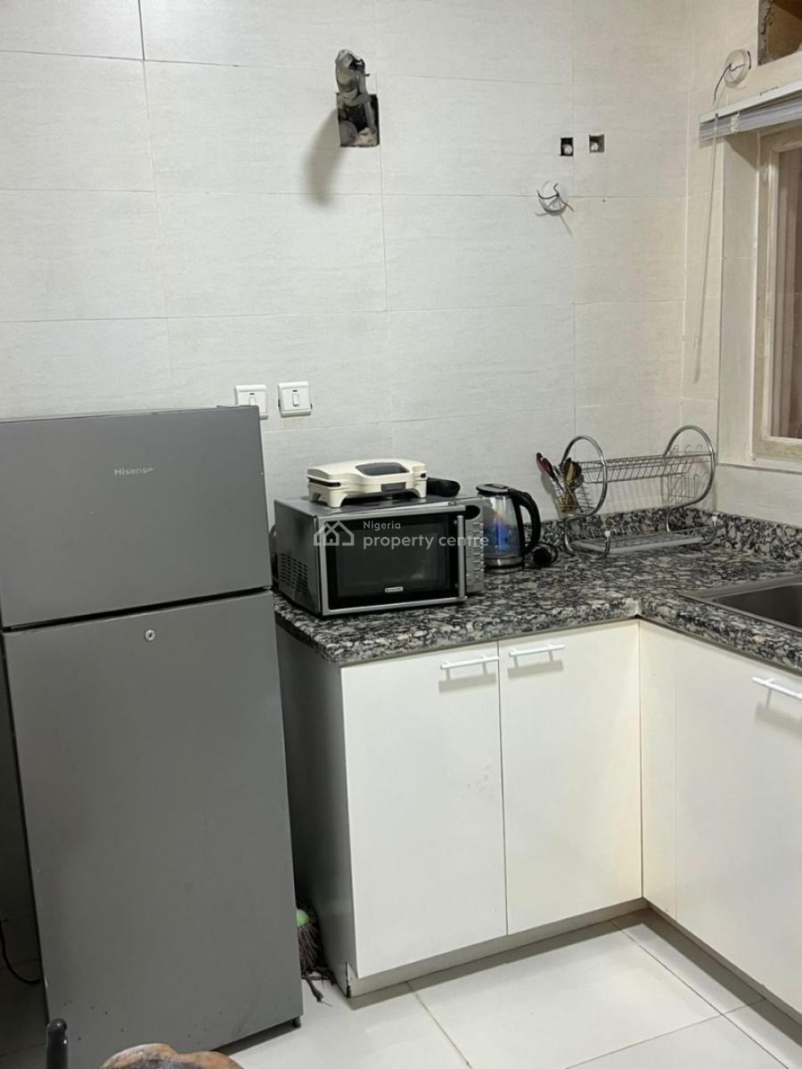 Luxurious 2-bedroom Apartment with Snooker and Double Balcony, Lekki Phase 1, Lekki, Lagos, Flat / Apartment Short Let
