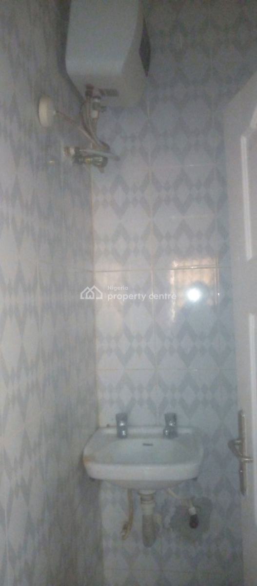 Sophisticated Neatly Revamped Spacious 3 Bedroom Flat, Majek Estate Opp Fara Park Estate/lufasi Nature Park, Sangotedo Ajah, Sangotedo, Ajah, Lagos, Flat / Apartment for Rent