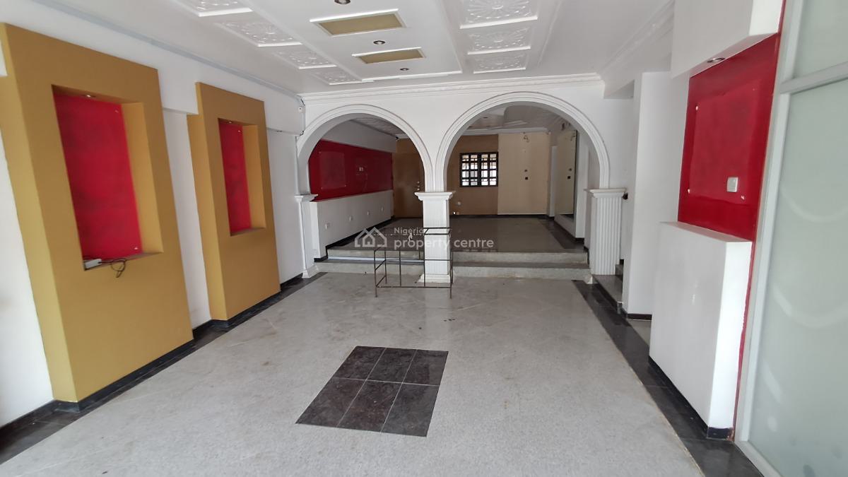 Strategically Located Commercial Property Giveaway Offer, Lekki Phase 1, Lekki, Lagos, Commercial Property for Rent