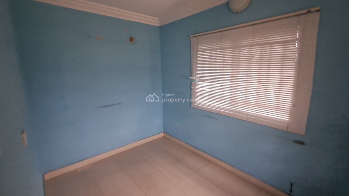 Strategically Located Commercial Property Giveaway Offer, Lekki Phase 1, Lekki, Lagos, Commercial Property for Rent