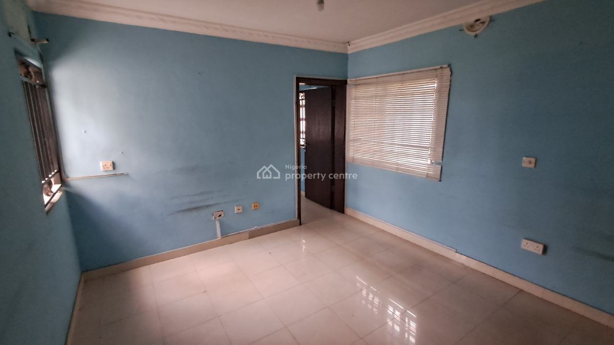 Strategically Located Commercial Property Giveaway Offer, Lekki Phase 1, Lekki, Lagos, Commercial Property for Rent