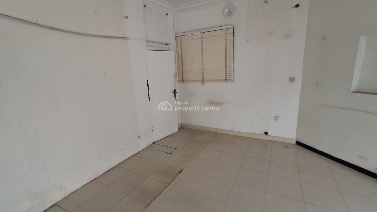 Strategically Located Commercial Property Giveaway Offer, Lekki Phase 1, Lekki, Lagos, Commercial Property for Rent