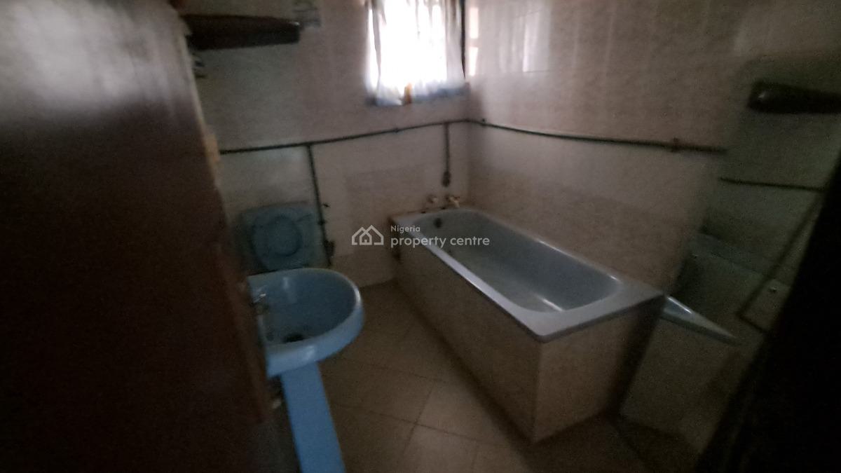 Strategically Located Commercial Property Giveaway Offer, Lekki Phase 1, Lekki, Lagos, Commercial Property for Rent