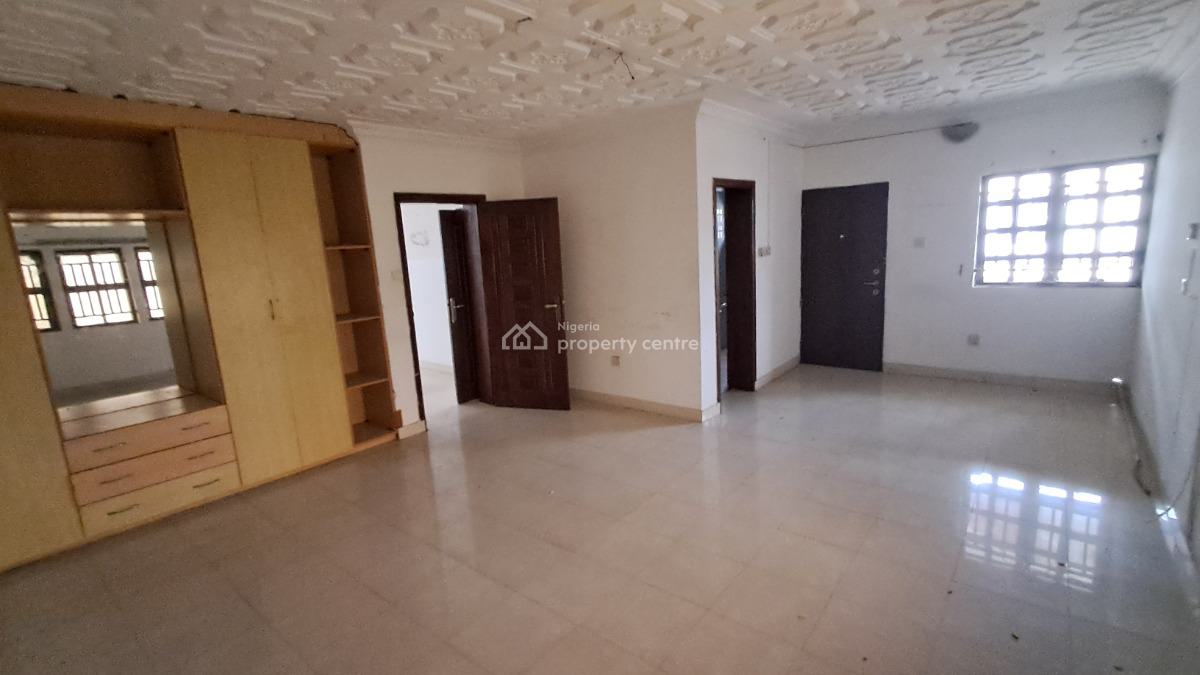 Strategically Located Commercial Property Giveaway Offer, Lekki Phase 1, Lekki, Lagos, Commercial Property for Rent
