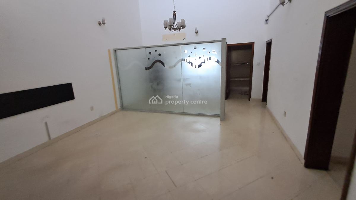 Strategically Located Commercial Property Giveaway Offer, Lekki Phase 1, Lekki, Lagos, Commercial Property for Rent