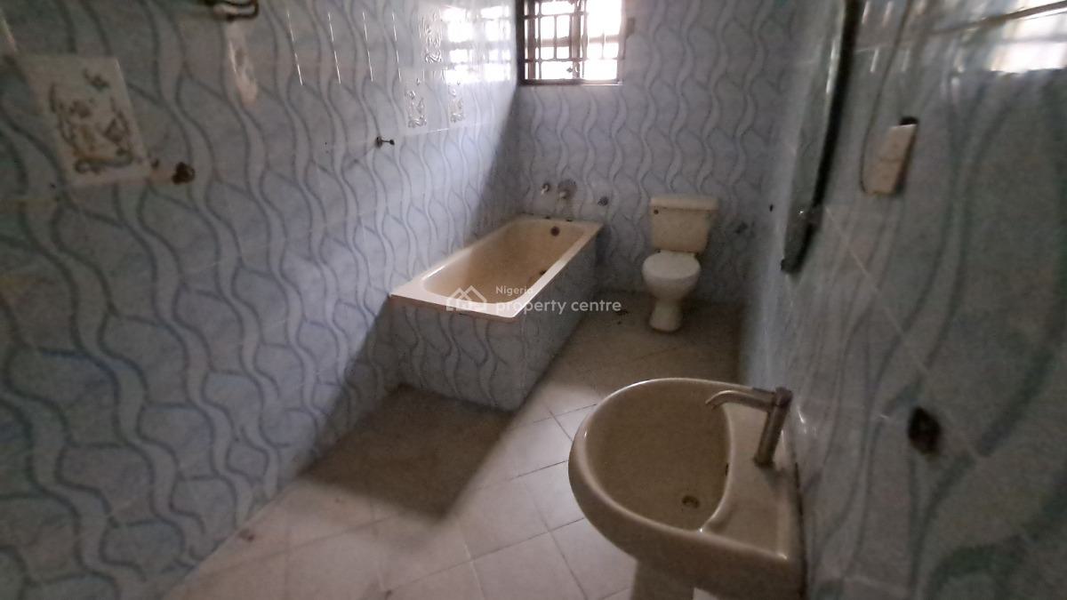 Strategically Located Commercial Property Giveaway Offer, Lekki Phase 1, Lekki, Lagos, Commercial Property for Rent