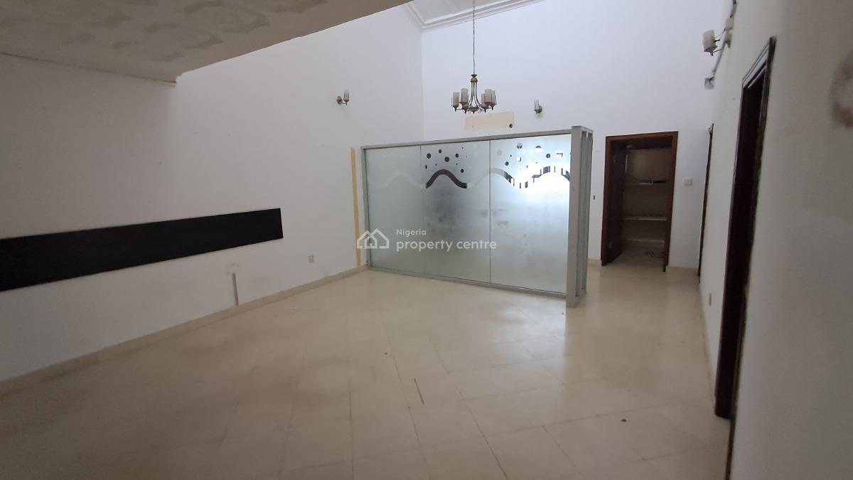 Strategically Located Commercial Property Giveaway Offer, Lekki Phase 1, Lekki, Lagos, Commercial Property for Rent