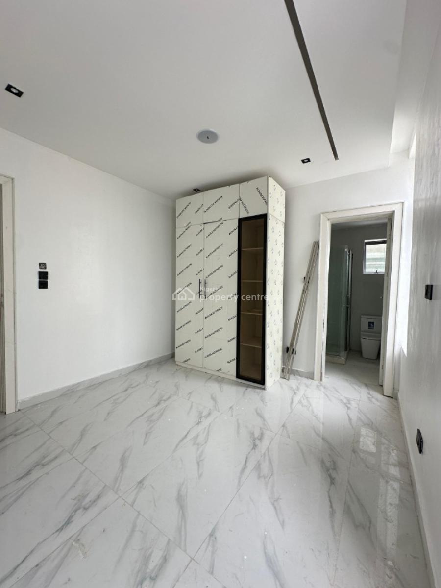 Fully Serviced 2 Bedroom Apartment with Gym, Elevator, Lekki Phase 1, Lekki, Lagos, Flat / Apartment for Sale