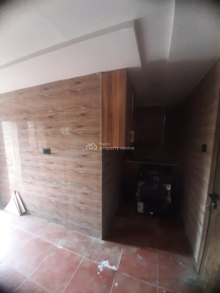 Brand New and Self-serviced 3 Bedroom En-suite Flat with Fitted Kitche, Lekki Phase 1, Lekki, Lagos, Flat / Apartment for Rent
