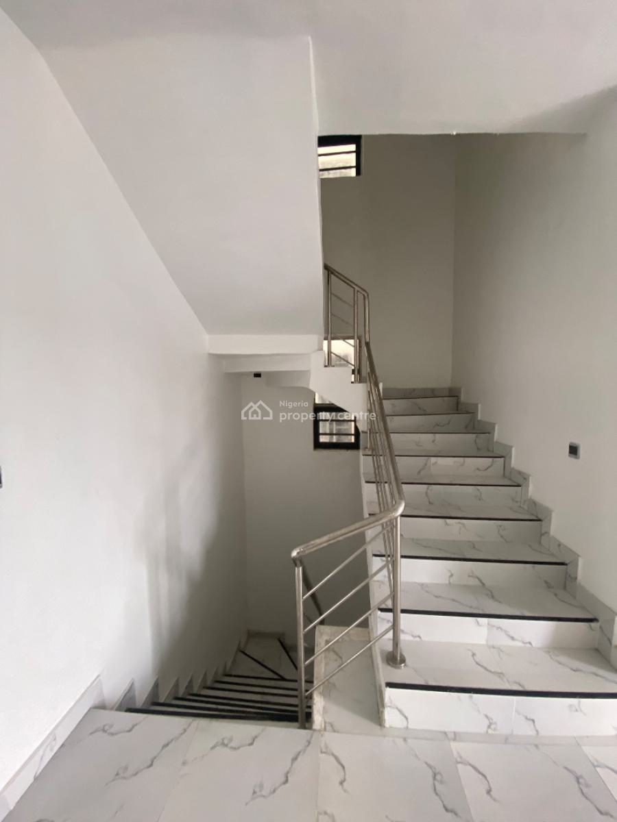 Lovely 5 Bed Triplex in a Gated Estate, Chevron, Lekki, Lagos, Detached Duplex for Sale