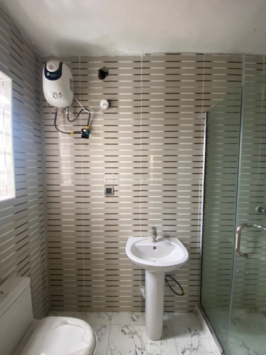 Lovely 5 Bed Triplex in a Gated Estate, Chevron, Lekki, Lagos, Detached Duplex for Sale
