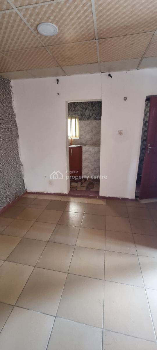 Fairly Used a Roomself Contain in a Cozy and Secured Compound, Okun-ajah Eti-osa Lekki, Lekki, Lagos, Mini Flat (room and Parlour) for Rent