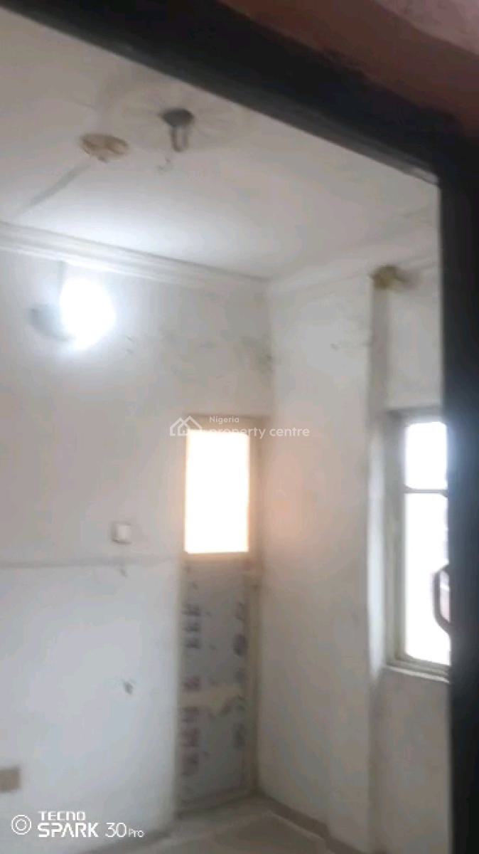 Standard N Executive  Mini Flat, Ibadan Street, Adekunle, Yaba, Lagos, Mini Flat (room and Parlour) for Rent