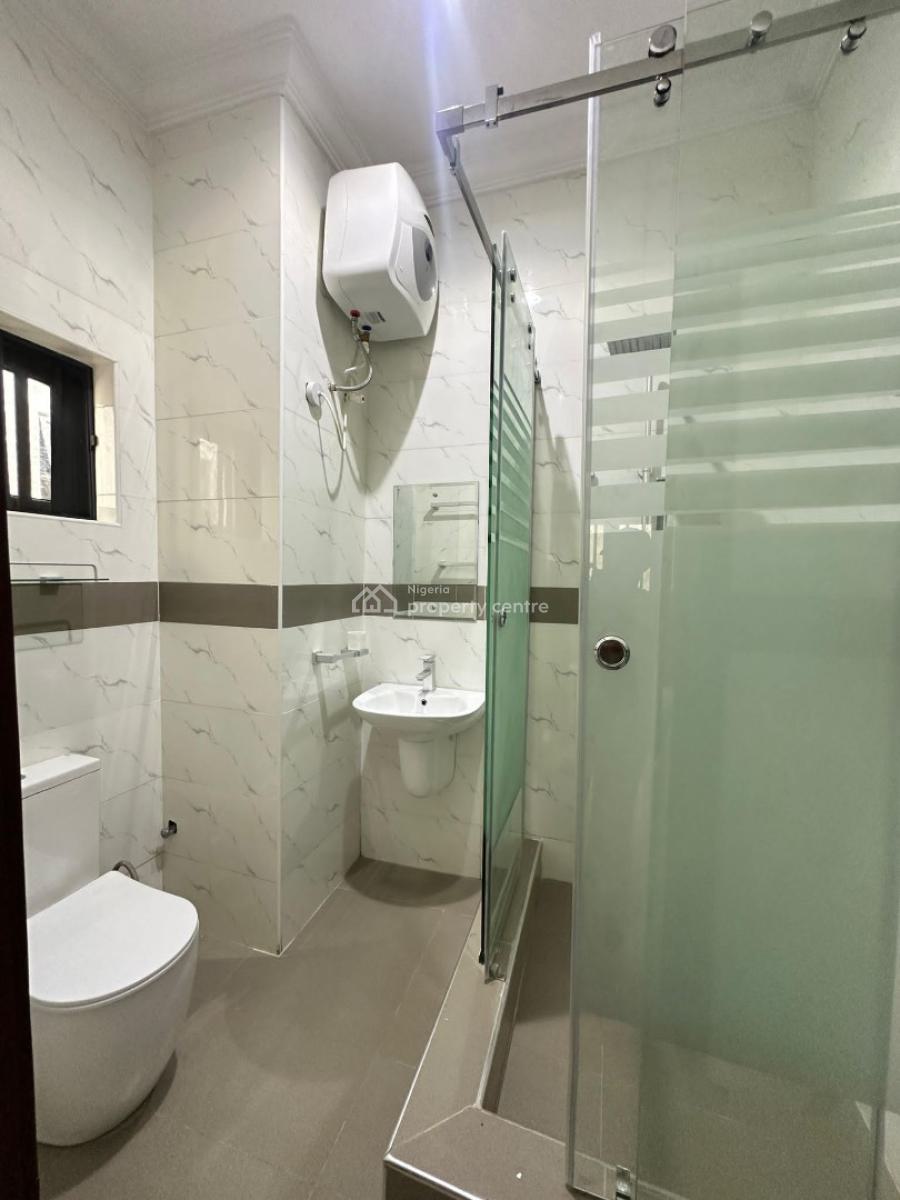 3 Bedroom Apartment in a Good Location, Off Freedom Way, Lekki Phase 1, Lekki, Lagos, Flat / Apartment for Rent