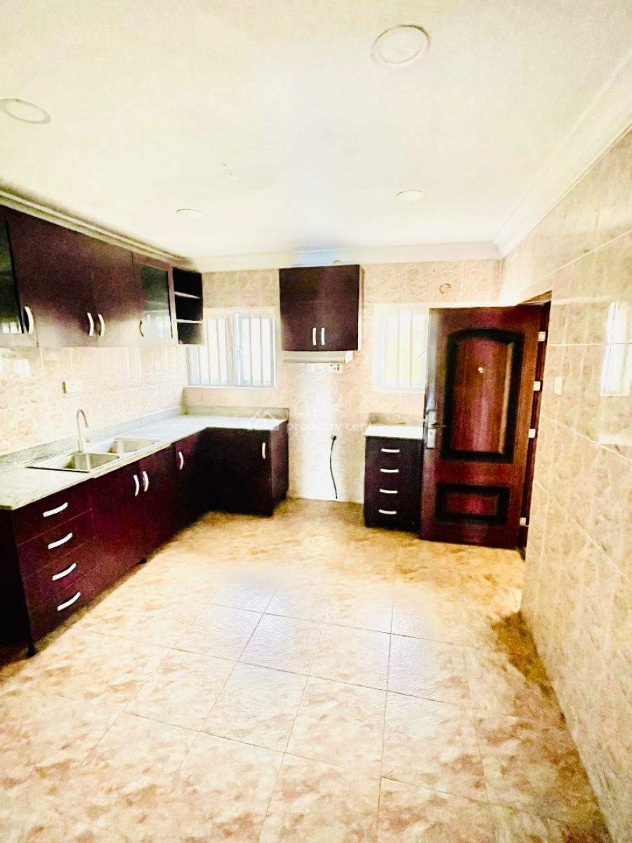 Well Maintained 3 Bedroom Apartment with a Bq, Freedom Way Ikate Lagos, Lekki, Lagos, House for Rent