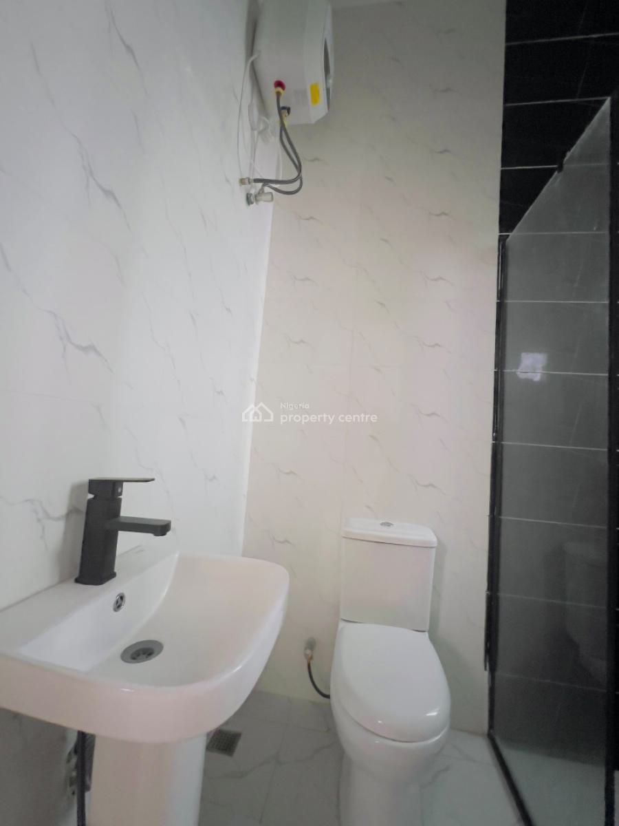 Serviced 3bedroom Apartment with Bq, Ologolo, Lekki, Lagos, Flat / Apartment for Rent