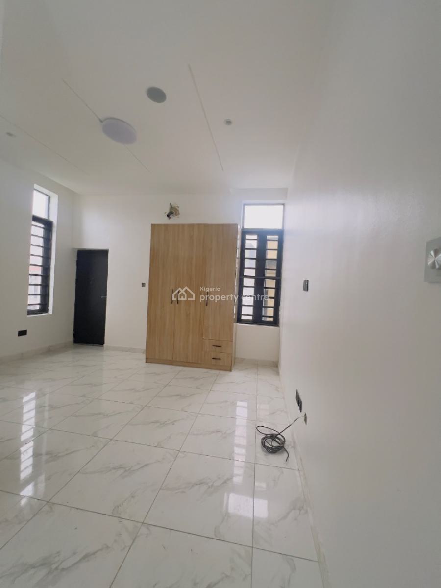 Serviced 3bedroom Apartment with Bq, Ologolo, Lekki, Lagos, Flat / Apartment for Rent