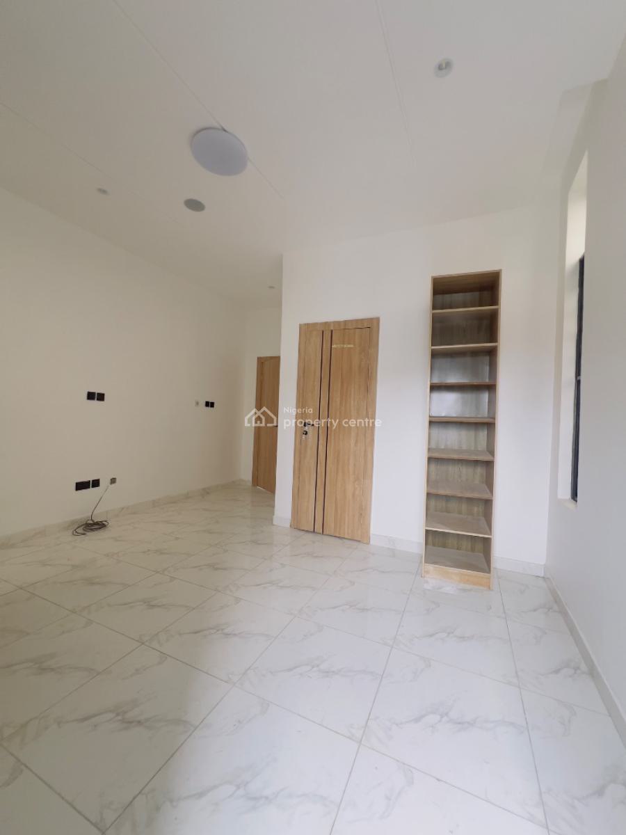 Serviced 3bedroom Apartment with Bq, Ologolo, Lekki, Lagos, Flat / Apartment for Rent