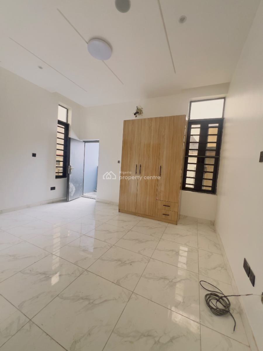 Serviced 3bedroom Apartment with Bq, Ologolo, Lekki, Lagos, Flat / Apartment for Rent
