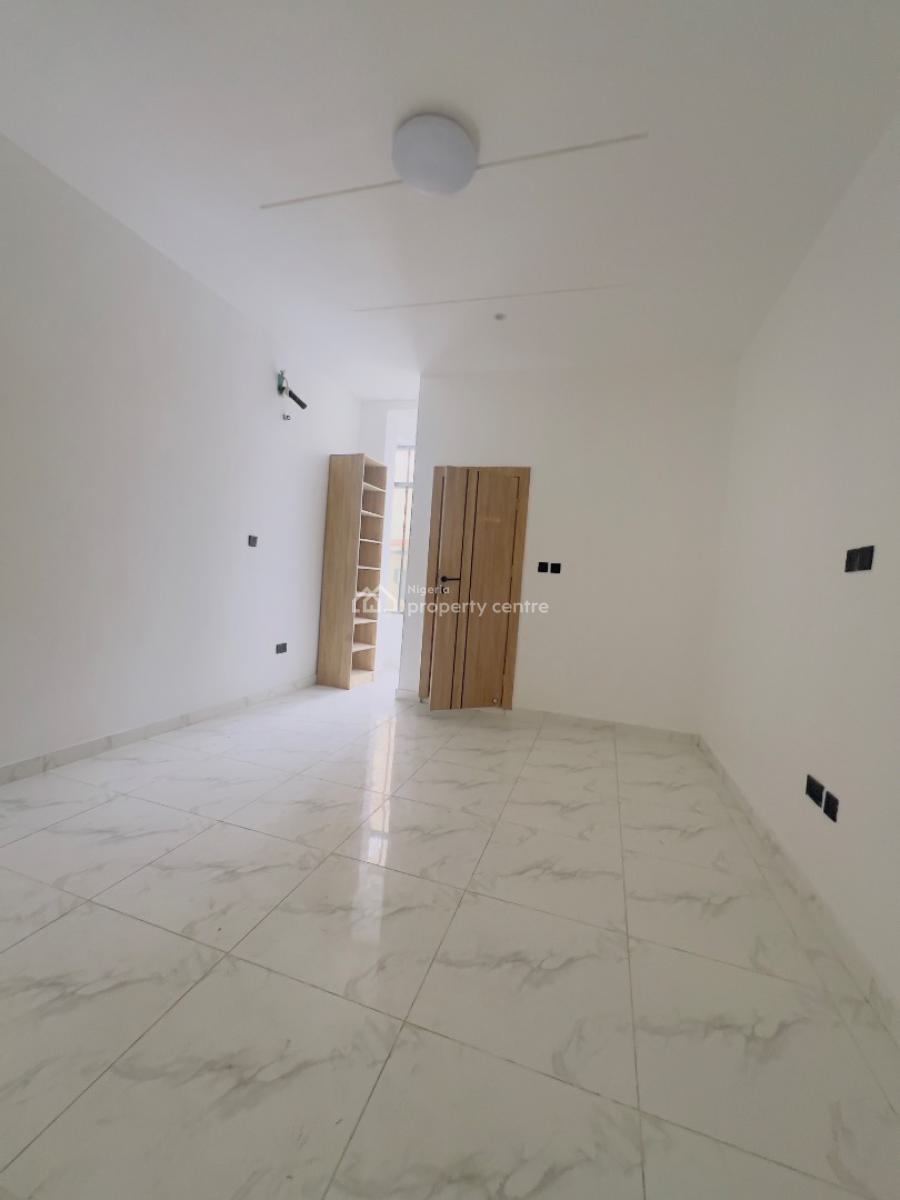 Serviced 3bedroom Apartment with Bq, Ologolo, Lekki, Lagos, Flat / Apartment for Rent