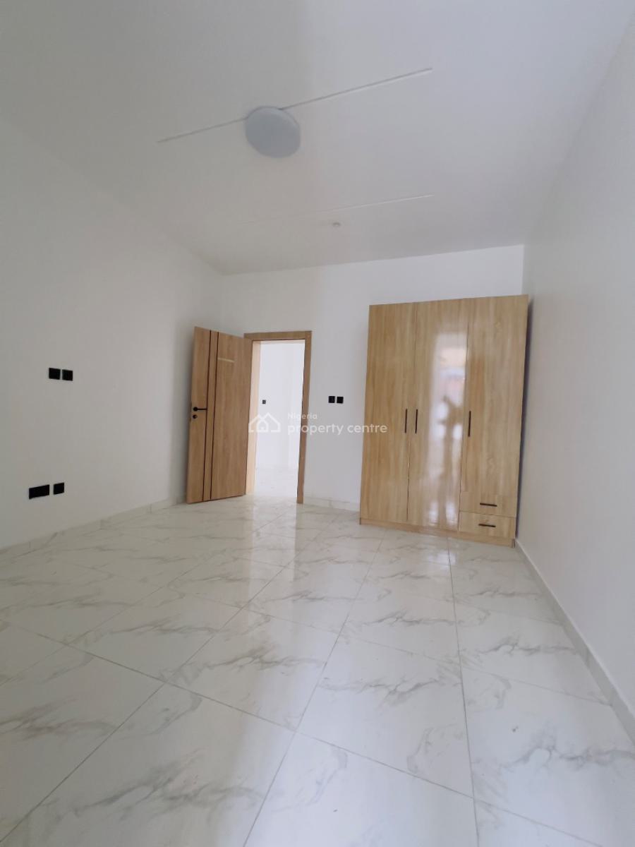 Serviced 3bedroom Apartment with Bq, Ologolo, Lekki, Lagos, Flat / Apartment for Rent