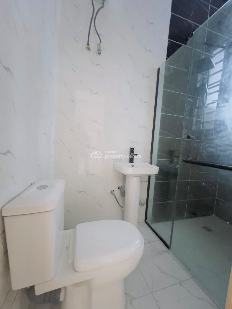 Serviced 3bedroom Apartment with Bq, Ologolo, Lekki, Lagos, Flat / Apartment for Rent
