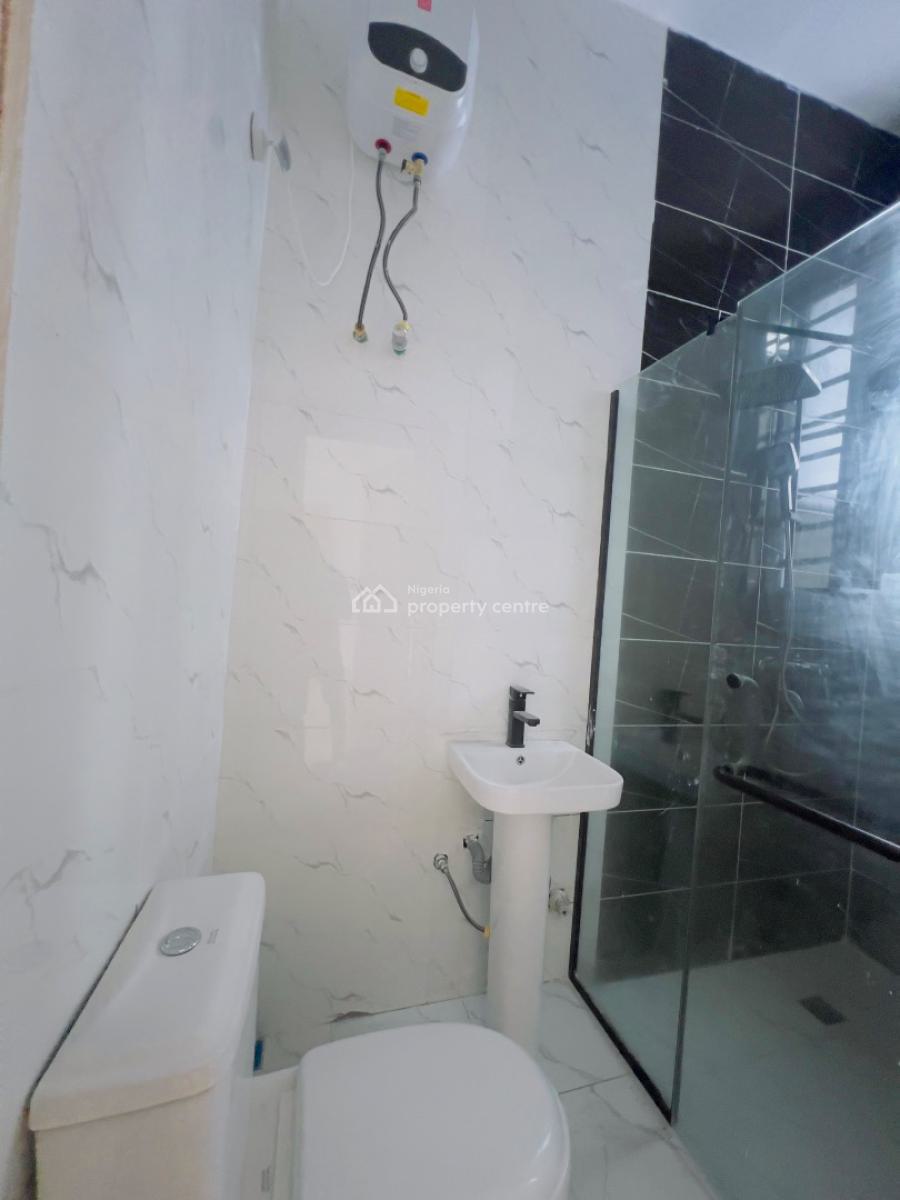 Serviced 3bedroom Apartment with Bq, Ologolo, Lekki, Lagos, Flat / Apartment for Rent