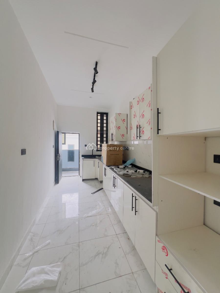 Serviced 3bedroom Apartment with Bq, Ologolo, Lekki, Lagos, Flat / Apartment for Rent
