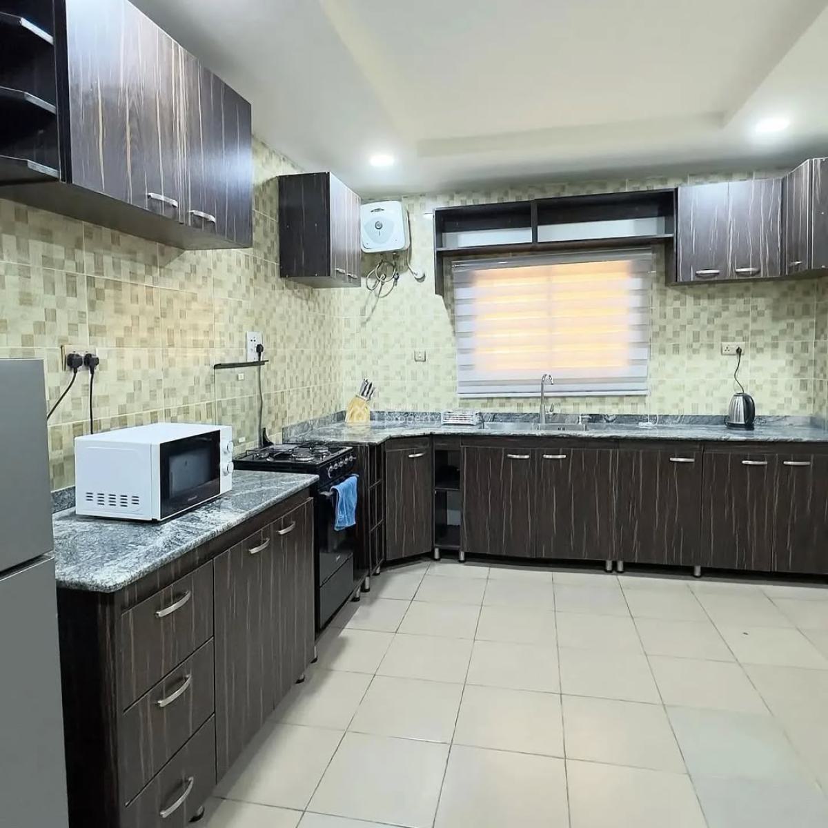 Gorgeous 2 Bedroom Apartment in a Serene Environment, Ken Nnamani Crescent, Wuye, Abuja, Flat / Apartment Short Let