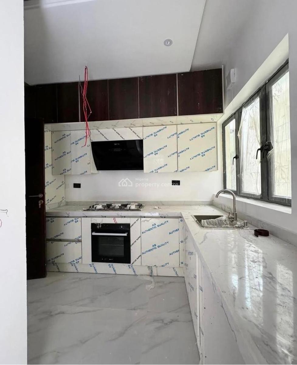 Beautifully Built 2 Bedroom Apartment, Lekki Phase 1, Lekki, Lagos, Flat / Apartment for Sale