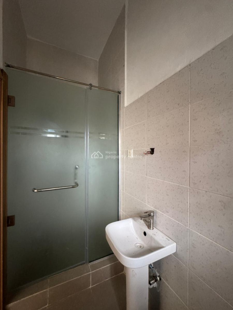 Executive Spacious 3 Bedroom Apartments, Lekki Phase 1, Lekki, Lagos, Flat / Apartment for Sale