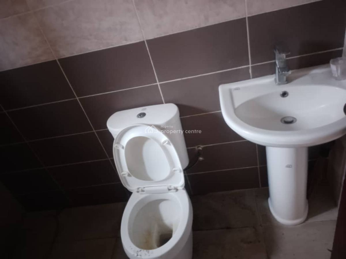 Renovated 3 Bedrooms Apartment, Main, Gwarinpa, Abuja, Flat / Apartment for Rent