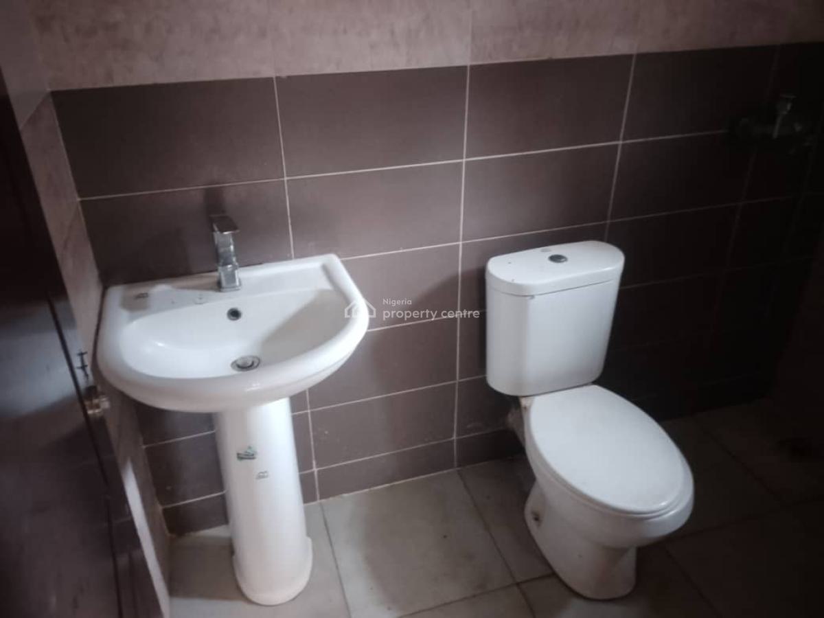 Renovated 3 Bedrooms Apartment, Main, Gwarinpa, Abuja, Flat / Apartment for Rent