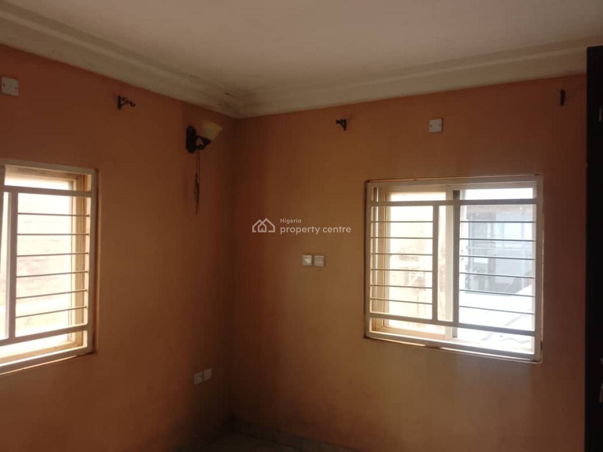 Renovated 3 Bedrooms Apartment, Main, Gwarinpa, Abuja, Flat / Apartment for Rent