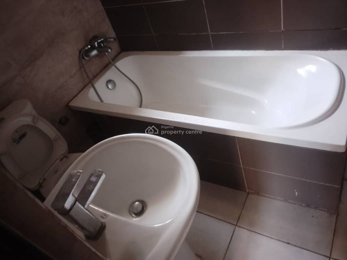 Renovated 3 Bedrooms Apartment, Main, Gwarinpa, Abuja, Flat / Apartment for Rent