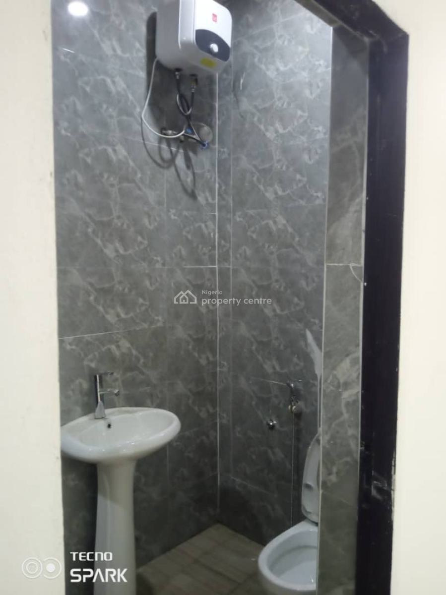Neat 3 Bedrooms Flat Tarred Road, Wuye, Abuja, Flat / Apartment for Rent