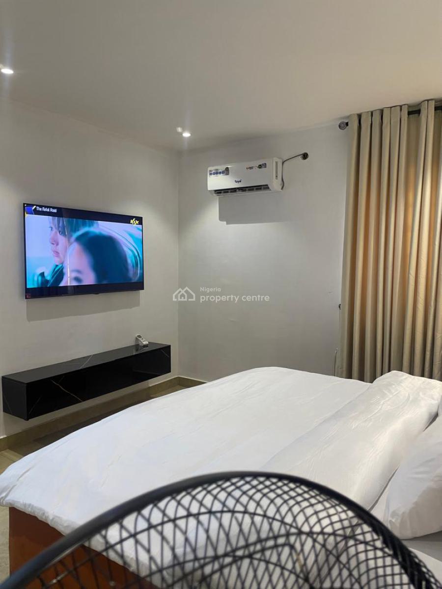 Luxury 3-bedroom Apartment, Gra Phase 2, Magodo, Lagos, Flat / Apartment Short Let