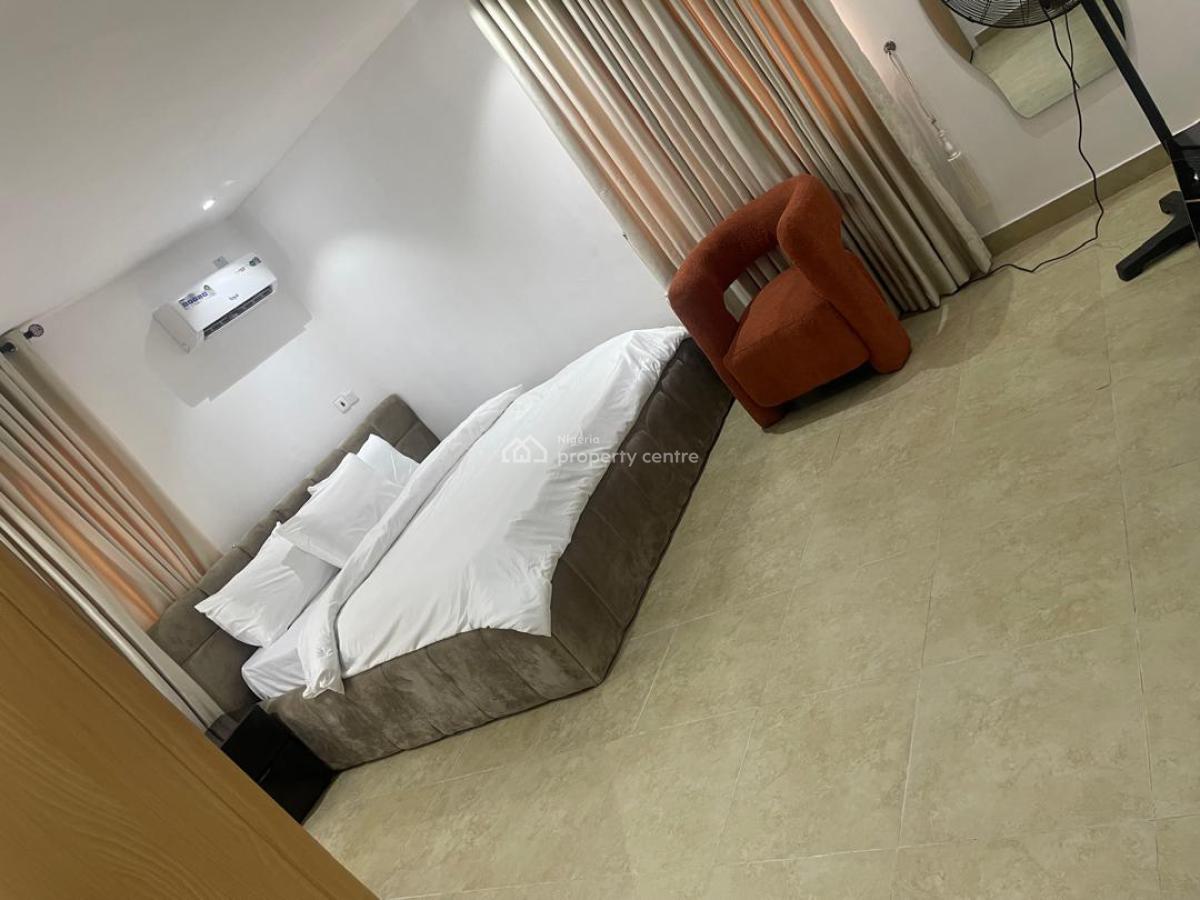 Luxury 3-bedroom Apartment, Gra Phase 2, Magodo, Lagos, Flat / Apartment Short Let