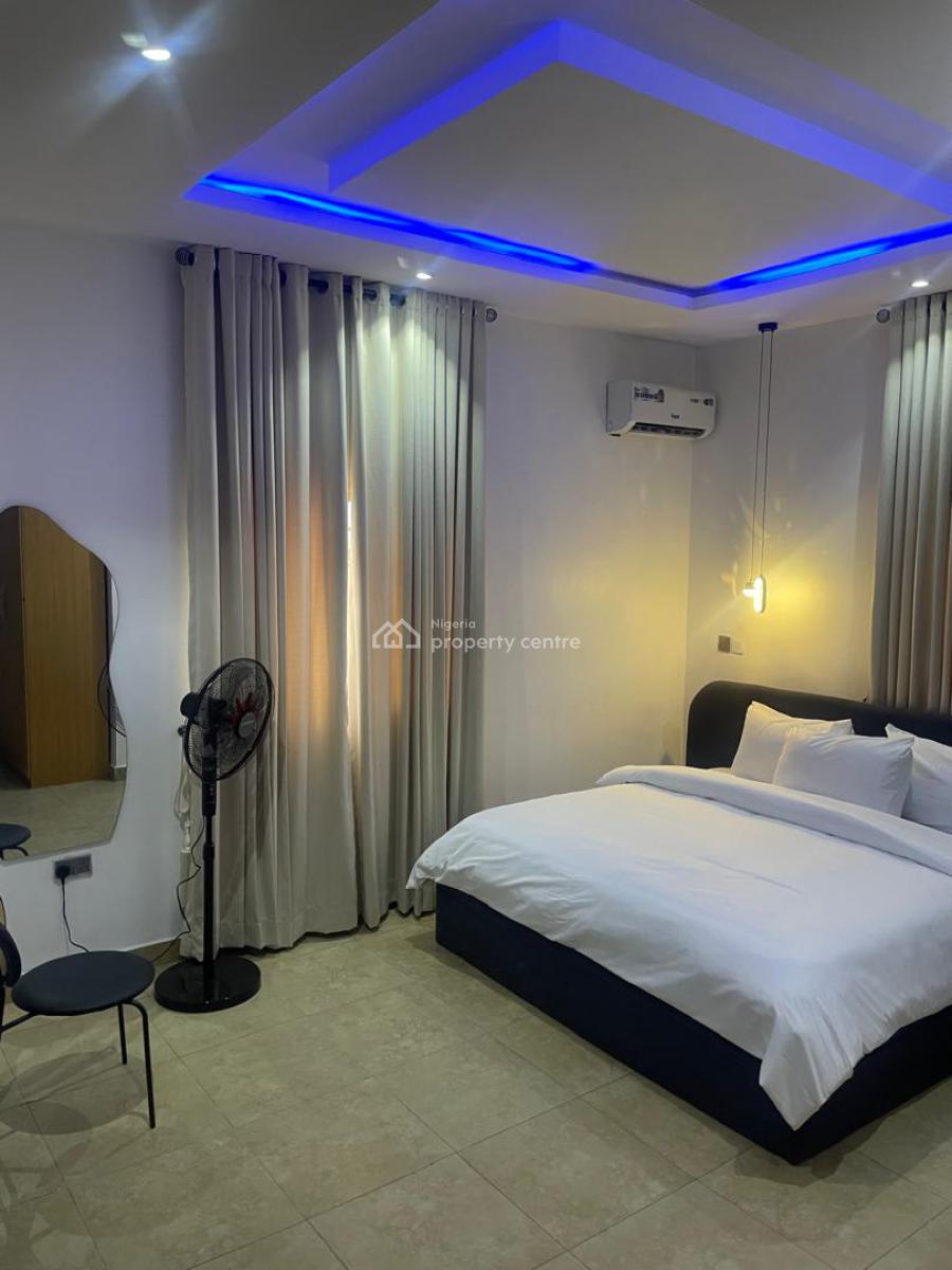 Luxury 3-bedroom Apartment, Gra Phase 2, Magodo, Lagos, Flat / Apartment Short Let