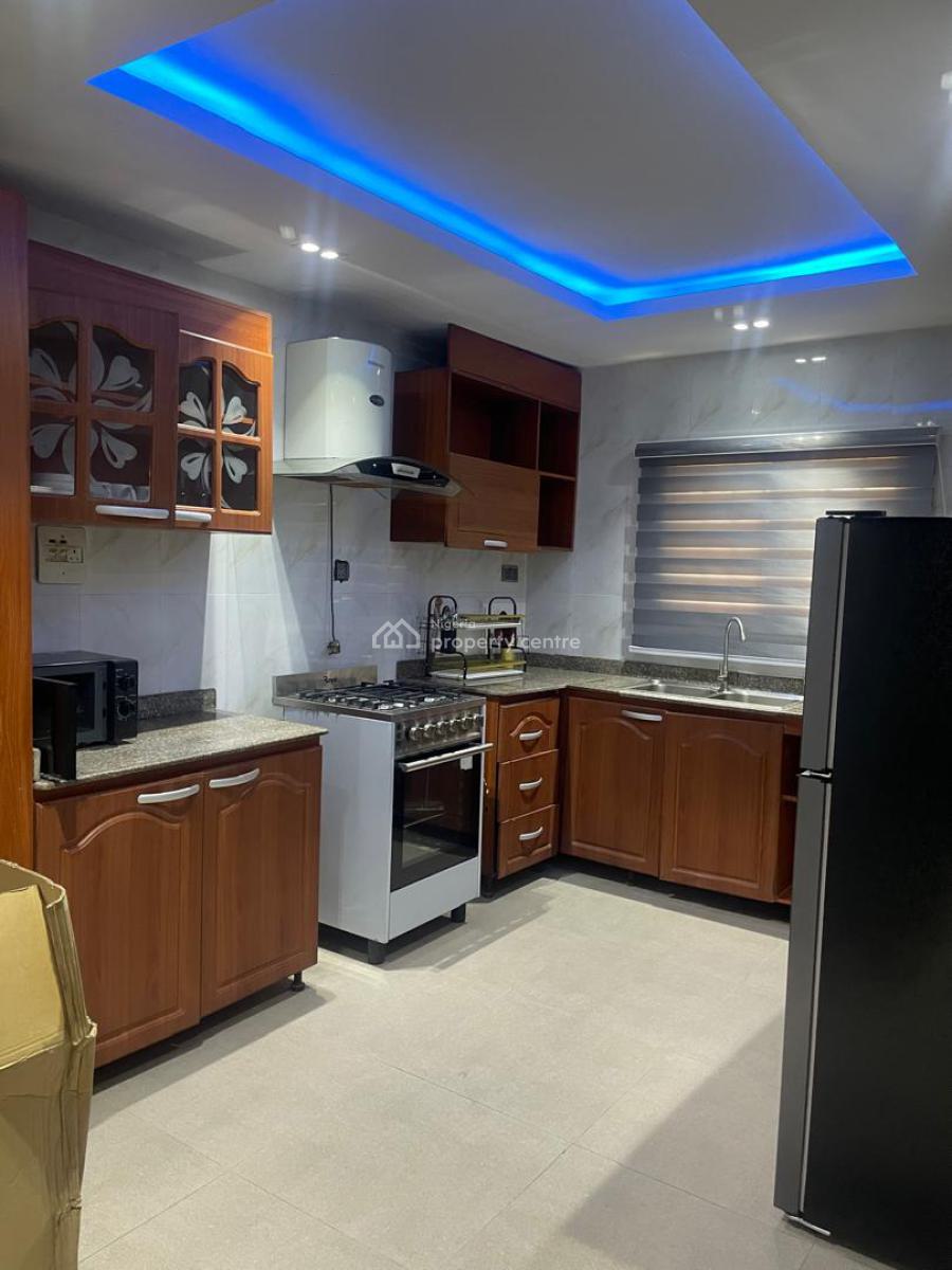 Luxury 3-bedroom Apartment, Gra Phase 2, Magodo, Lagos, Flat / Apartment Short Let