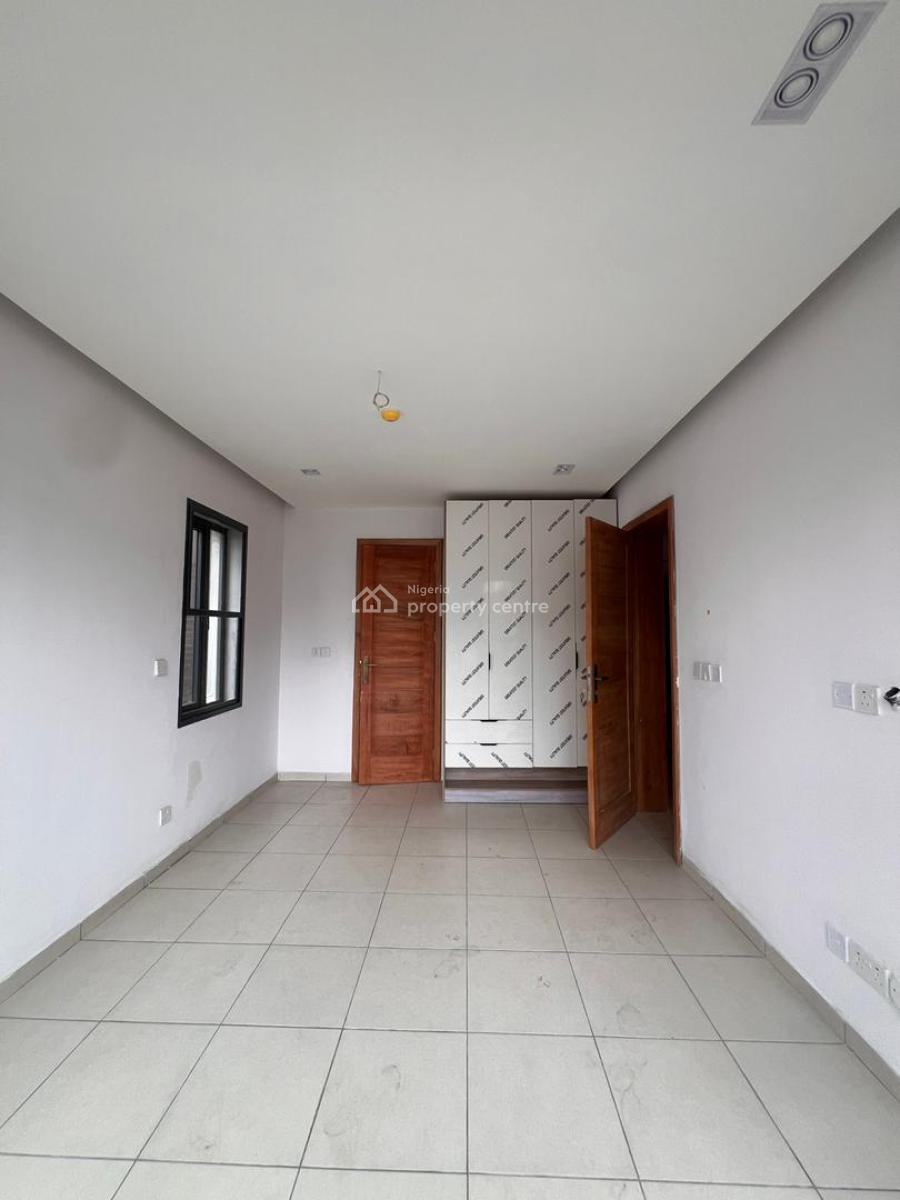 Stunning 2 Bedroom Apartment with Swimming Pool and Elevators, Stunning 2 Bedroom Apartment with Swiming Pool and Elevator in Ologolo, Lekki, Lagos, Block of Flats for Sale