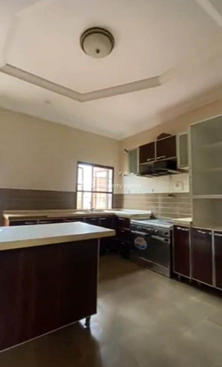 Well Built and Serviced Room and Parlour Apartment (sharing Kitchen), Chisco, Ikate, Lekki, Lagos, Mini Flat (room and Parlour) for Rent