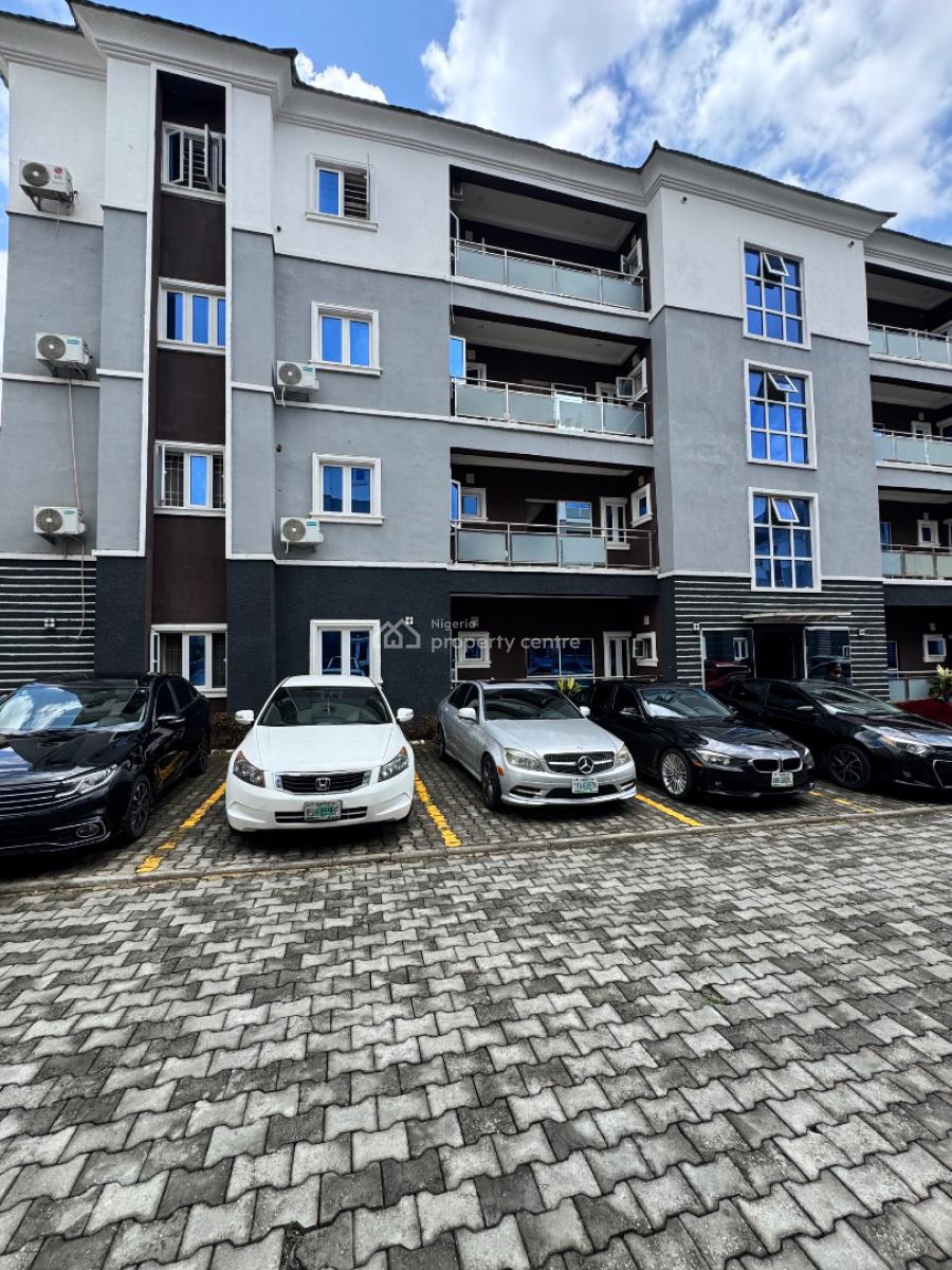 Stunning & Massively Spacious 3beds Apartment with Bq, Off Olusegun Obasanjo Way, Wuye, Abuja, Flat / Apartment for Sale