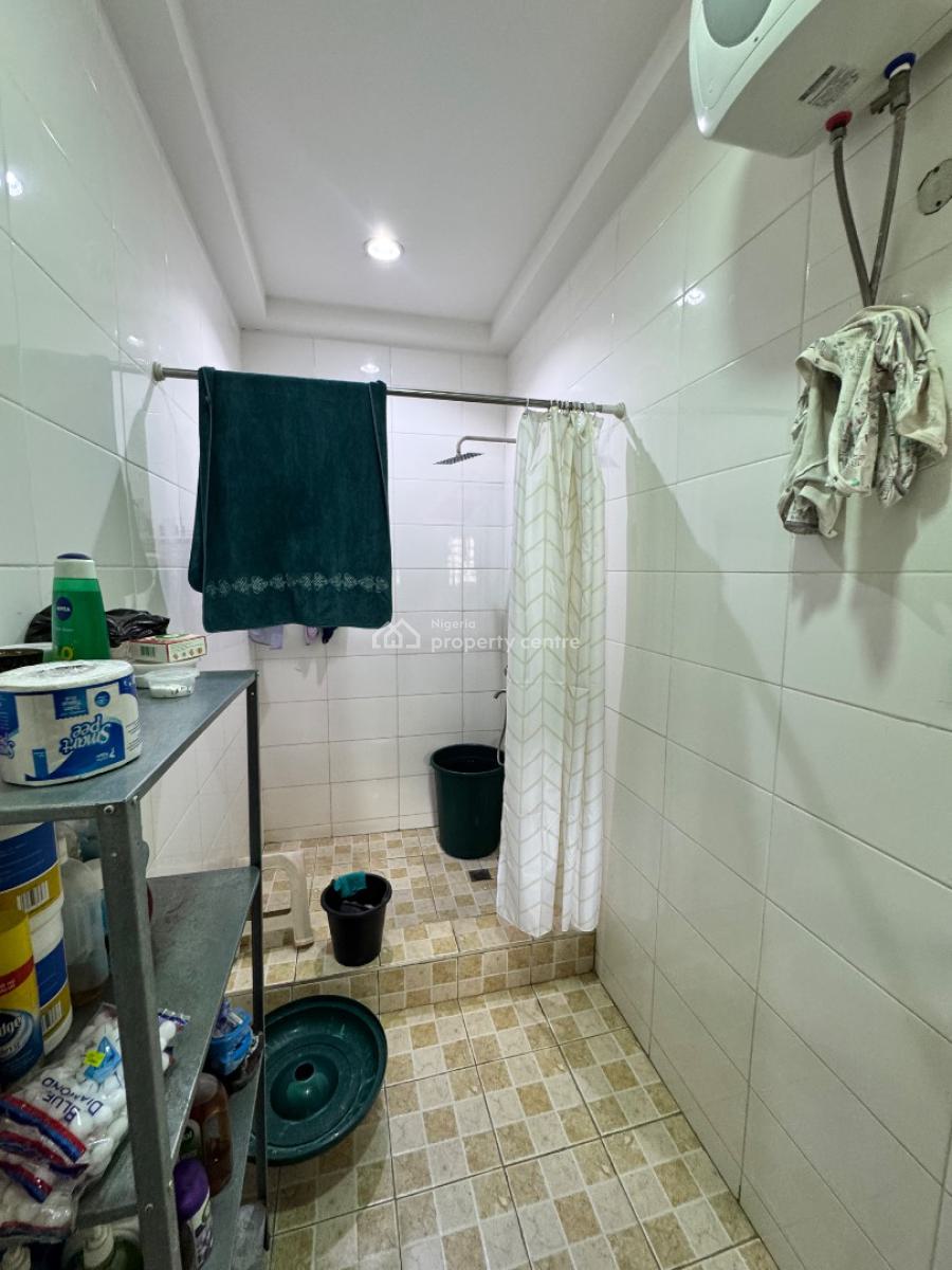 Stunning & Massively Spacious 3beds Apartment with Bq, Off Olusegun Obasanjo Way, Wuye, Abuja, Flat / Apartment for Sale