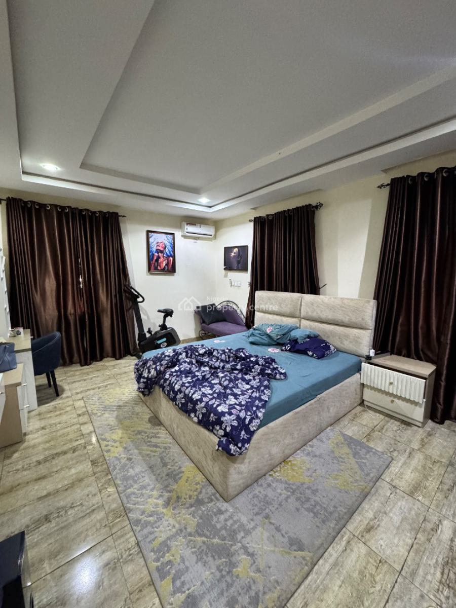 Stunning & Massively Spacious 3beds Apartment with Bq, Off Olusegun Obasanjo Way, Wuye, Abuja, Flat / Apartment for Sale